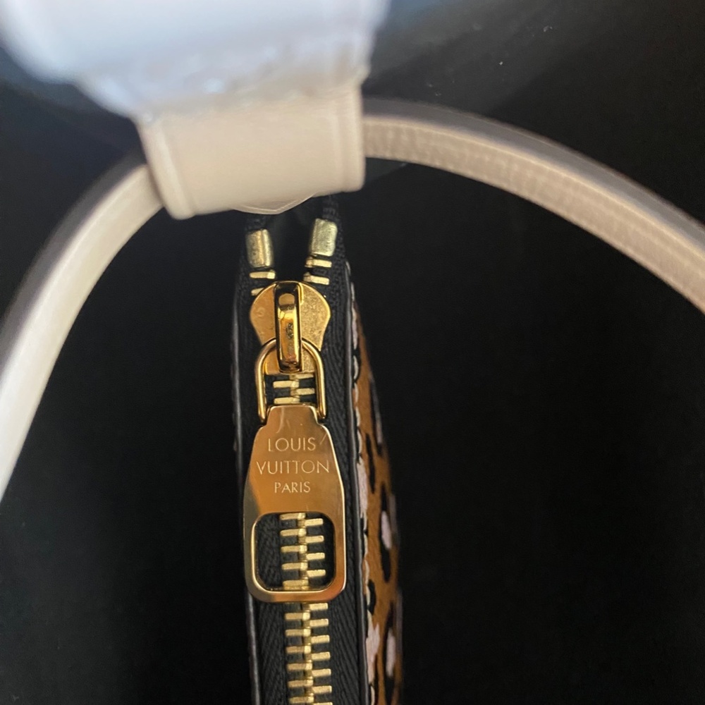 Louis Vuitton NeoNoe Wild at Heart - Picture 9 of 15